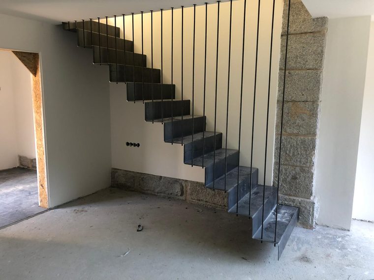 Stahltreppe im Rohbau